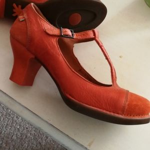 Too Cute Orange Art T-Strap Heels sz 7.5